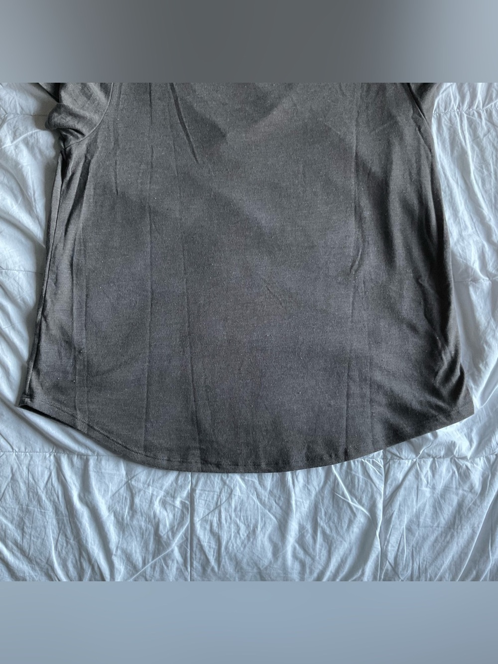 American Eagle V Neck Tee - Picture 4 of 4